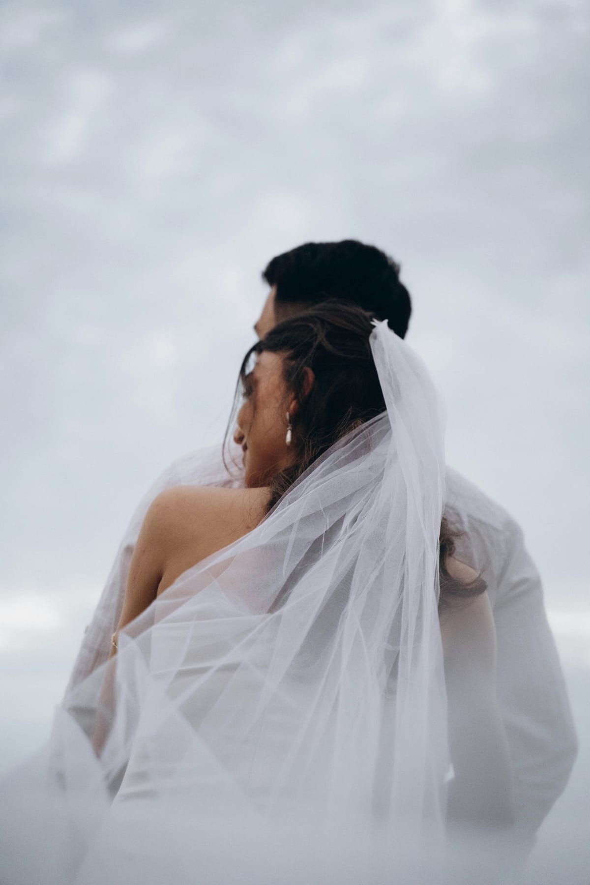 A bride with elegant bridal hair and makeup