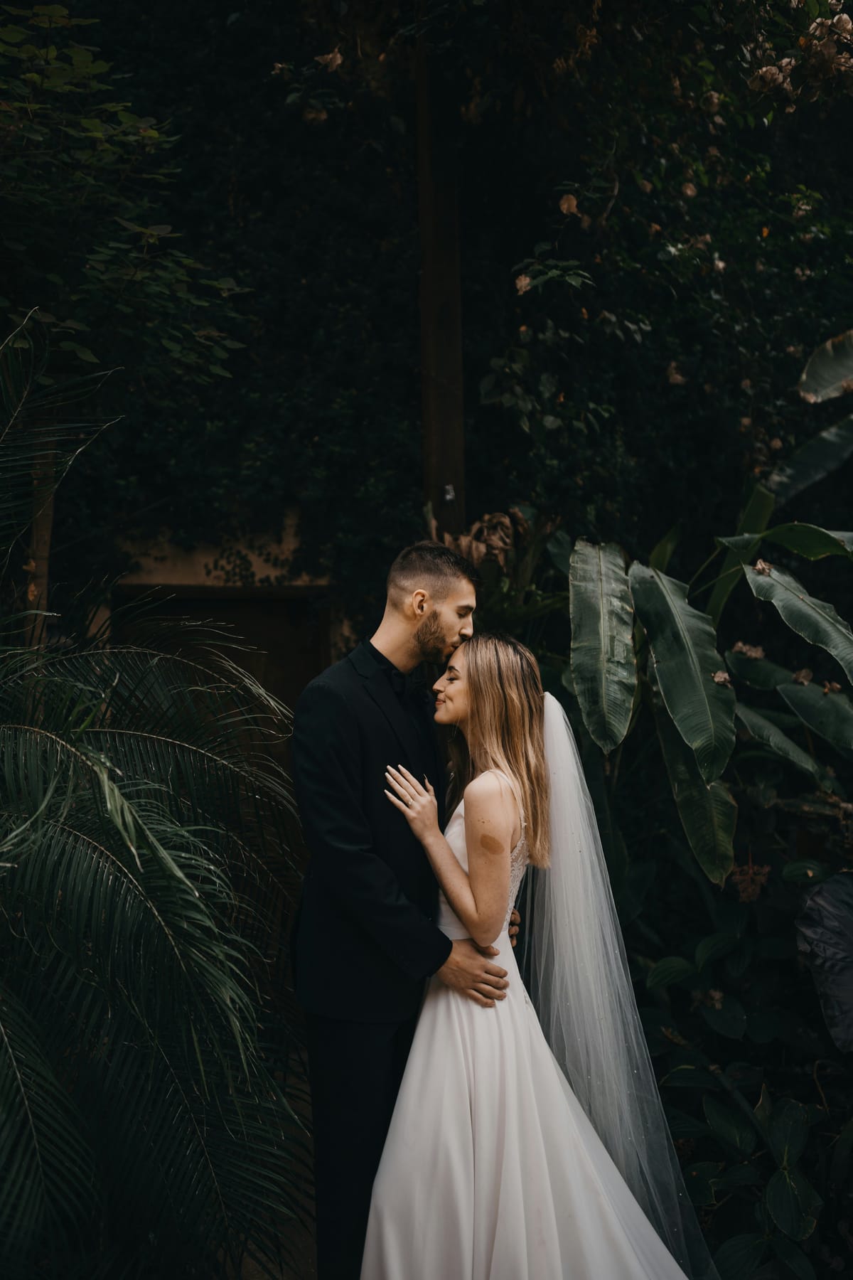 A laugh-cry down the aisle, dinner under the oaks