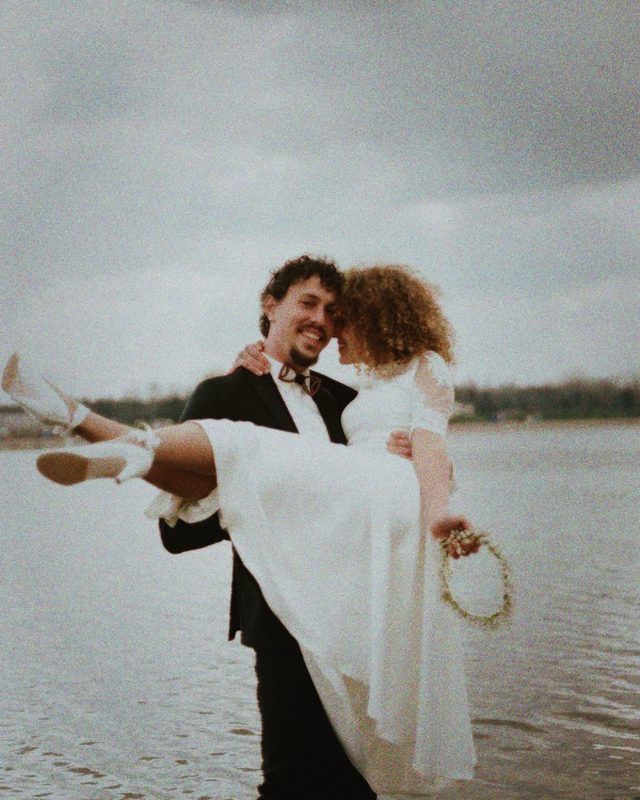 A wedding photo in the Tungsten 800 film look