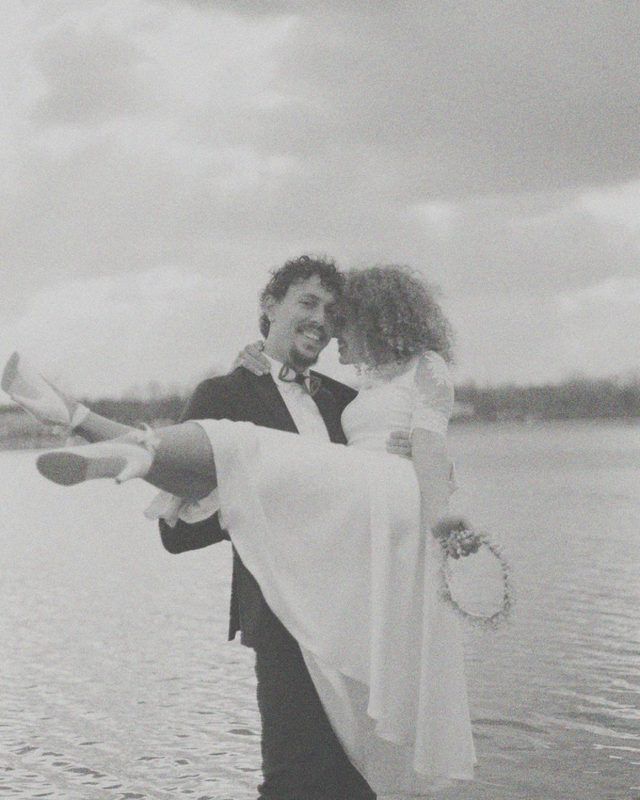 A wedding photo in the Matte 400 film look