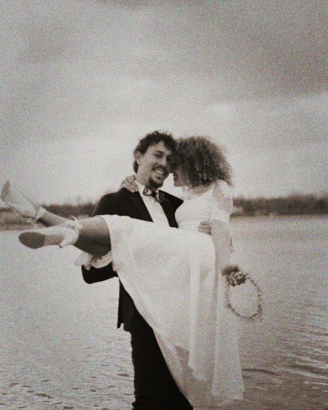 A wedding photo in the Gold 400 film look