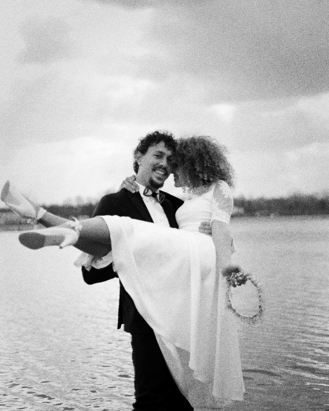 A wedding photo in the Pearl film look