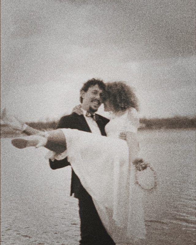 A wedding photo in the Super 8 film look